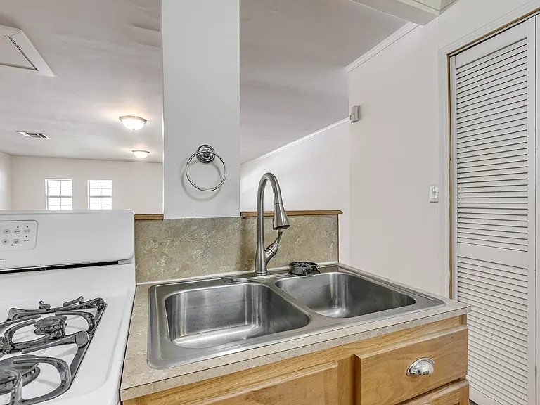 106 N Norman Ave — Photo 18