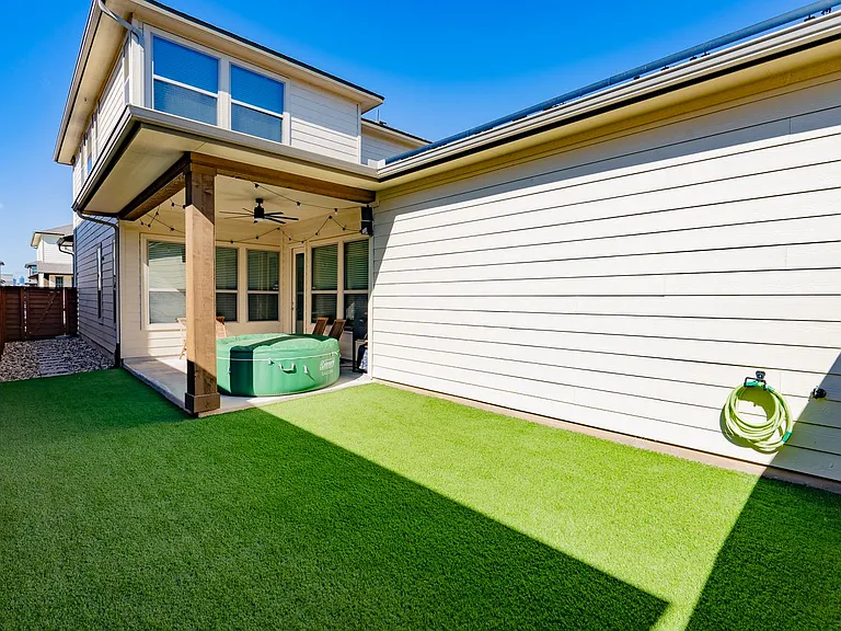 1711 Arcilla St — Photo 3