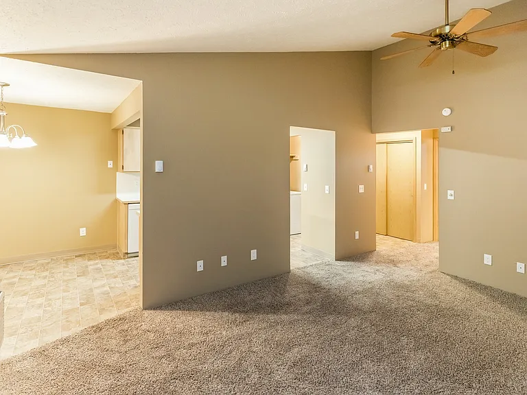 Graymayre Crossing Apartments — Photo 35