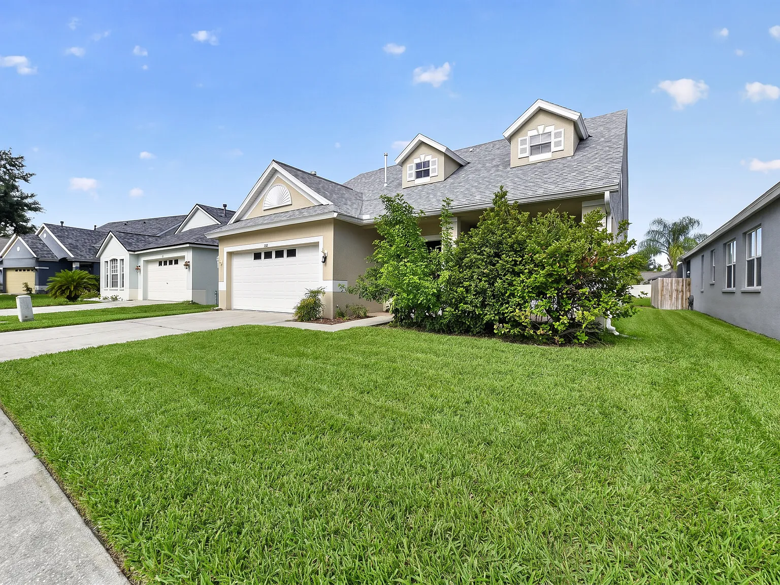 4 bed, 2.5 bath, 2038 sqft, $3,825 — Photo 2