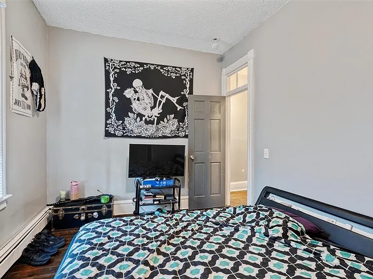 249 Orms St #I — Photo 11