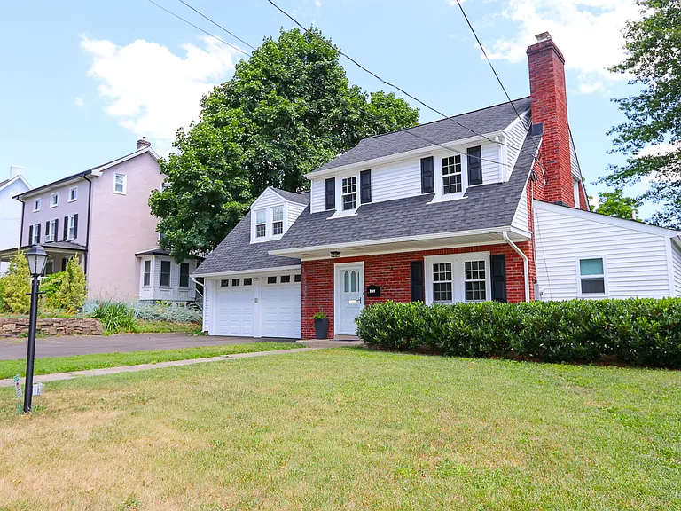 2411 Huntingdon Pike is ready for you to move in!