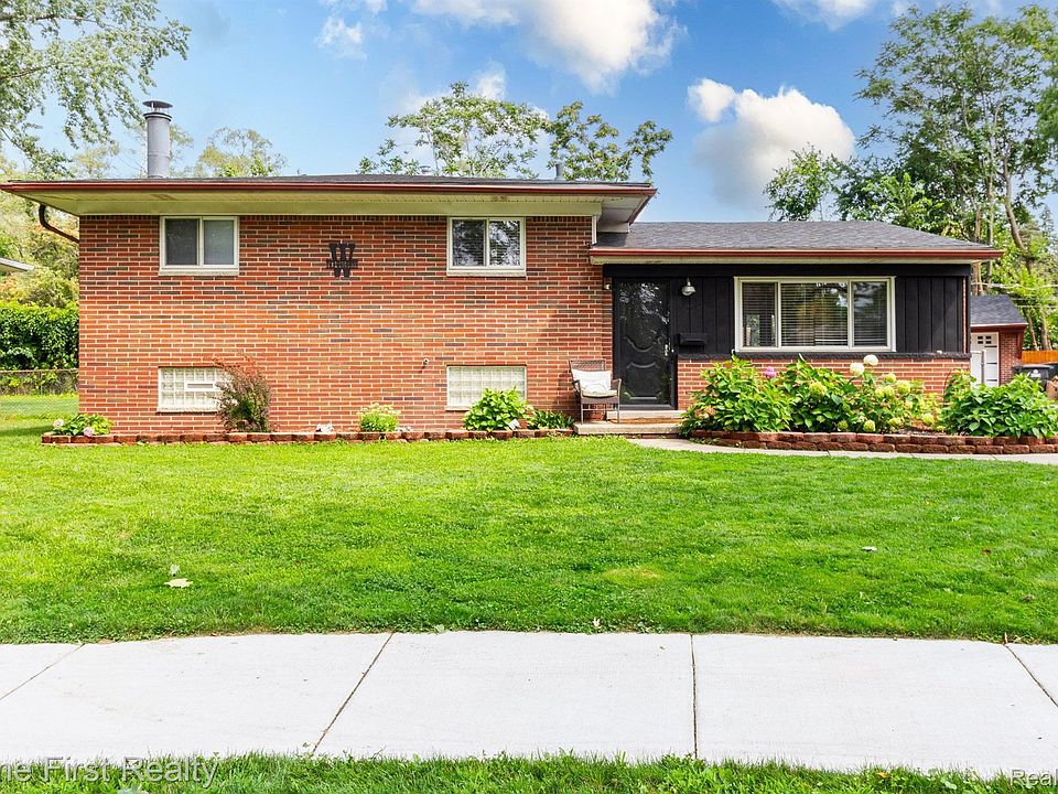 1st image of 32618 Winona St