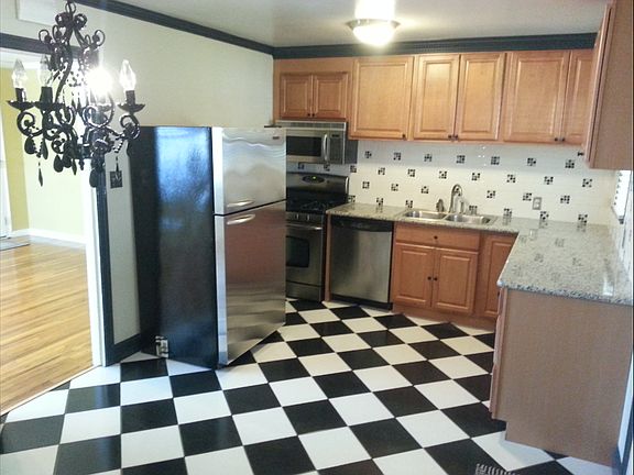 4th image of 704 W Malone St