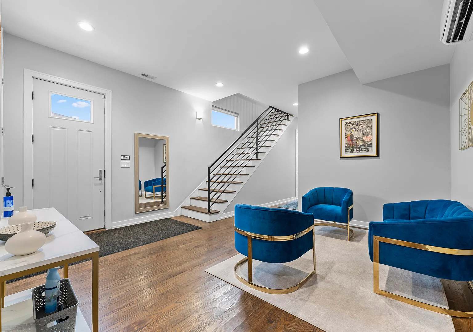 4 bed, 3.5 bath, 3200 sqft, $6,000 — Photo 2