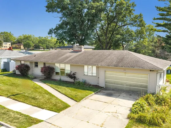 1131 Saint Agnes Dr, Green Bay, WI 54304
