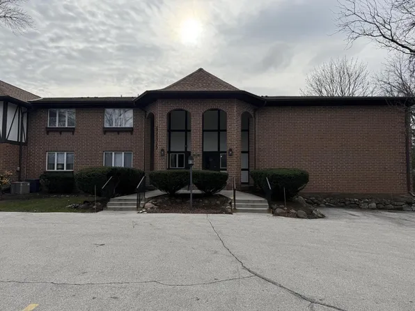 6575 North Green Bay AVENUE #208, Glendale, WI 53209