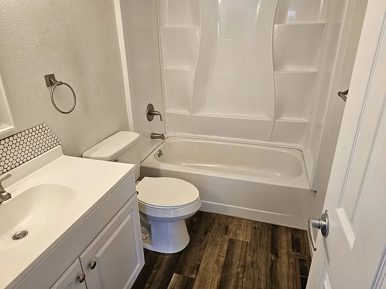 2514 E Monument St — Photo 10