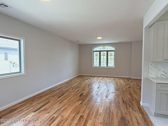 4th image of 483 Woodrow Rd