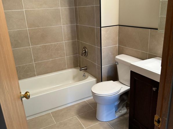 1111 Minns Dr APT 4, Machesney Park, IL 61115