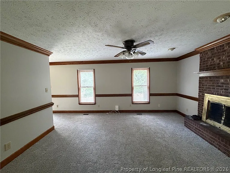 872 Hilton Dr — Photo 3