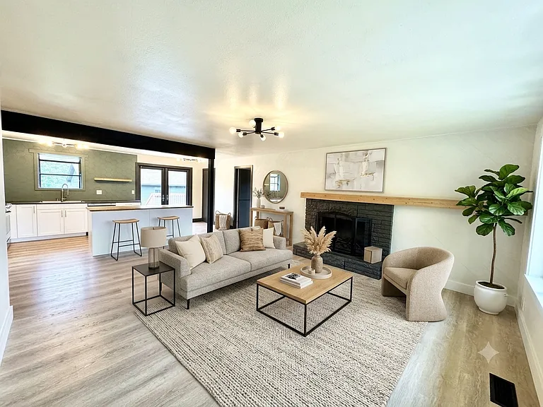 18 Jonathan Rd — Photo 2