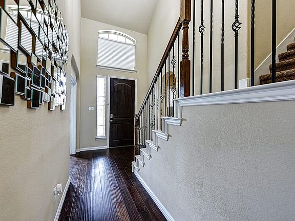 5th image of 2948 Trail Lake Dr