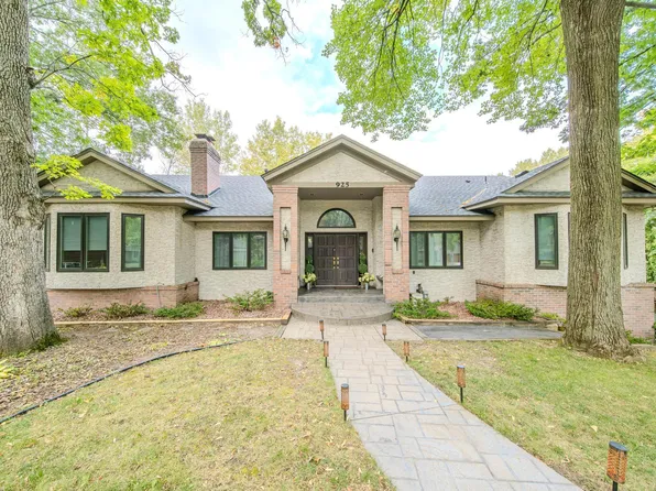 925 Palm Cir, Saint Paul, MN 55109