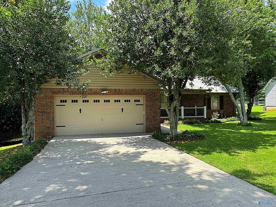 1st image of 817 Crestview Dr