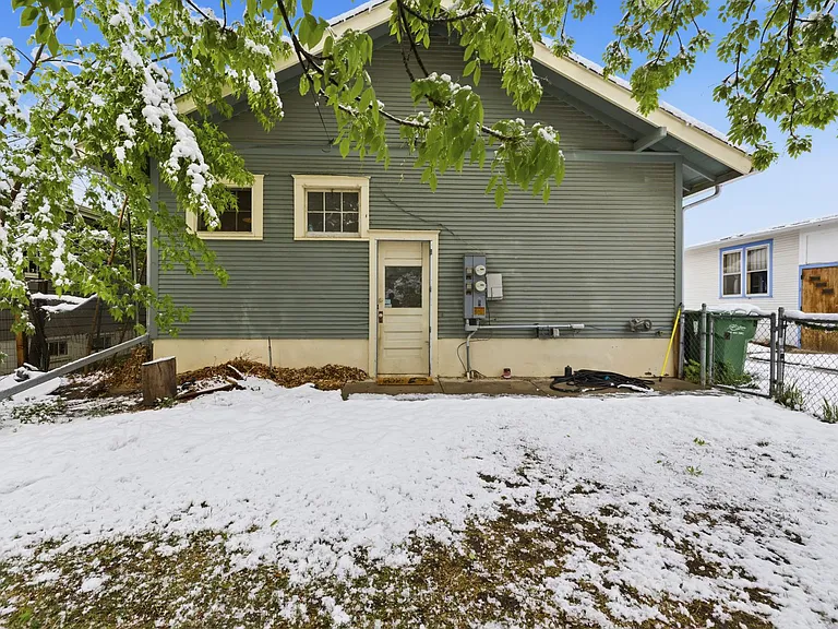 216 N Sherwood St — Photo 2