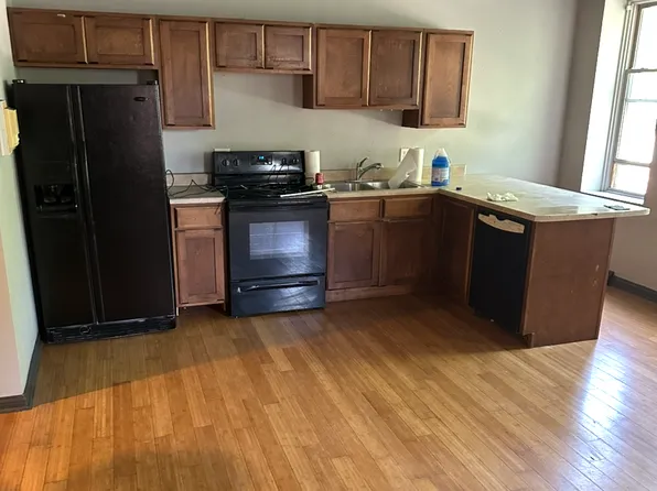 557 W 16th St, Dubuque, IA 52001