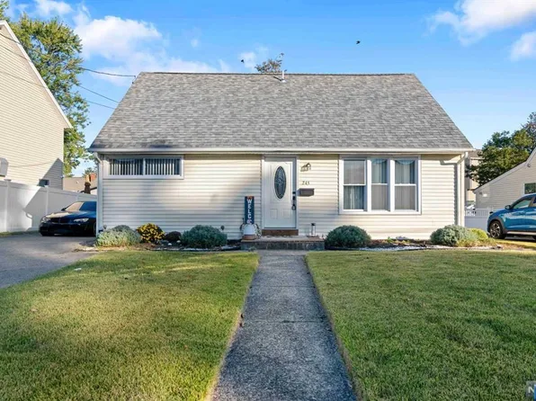 245 Alberta Dr, Saddle Brook, NJ 07663