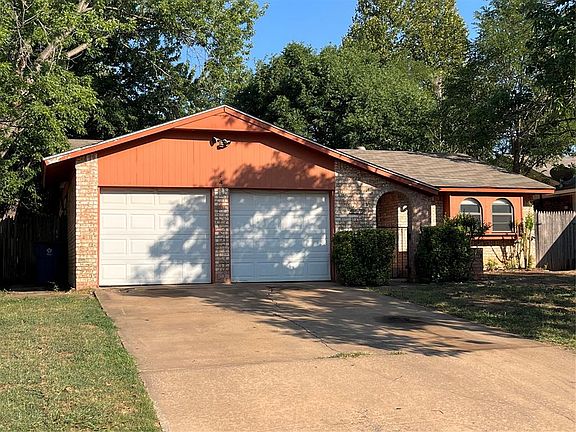 2nd image of 736 Red Oak Ter