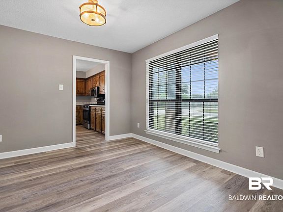 5th image of 5327 Longridge Dr N