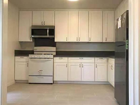 4th image of 505 N Marengo Ave APT 7