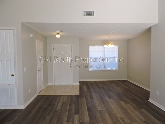 3rd image of 555 Batten Blvd