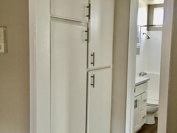 5th image of 2704 Vanderbilt Ln APT 6
