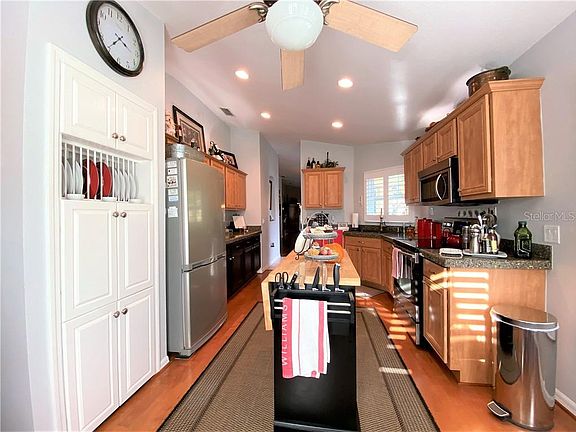 4th image of 537 Vineyard Way