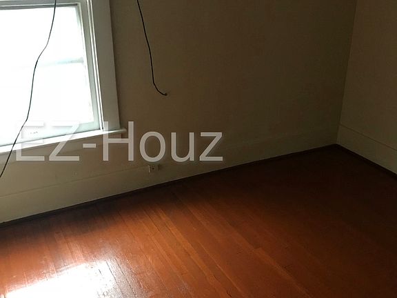 2nd image of 122 Humber Ave