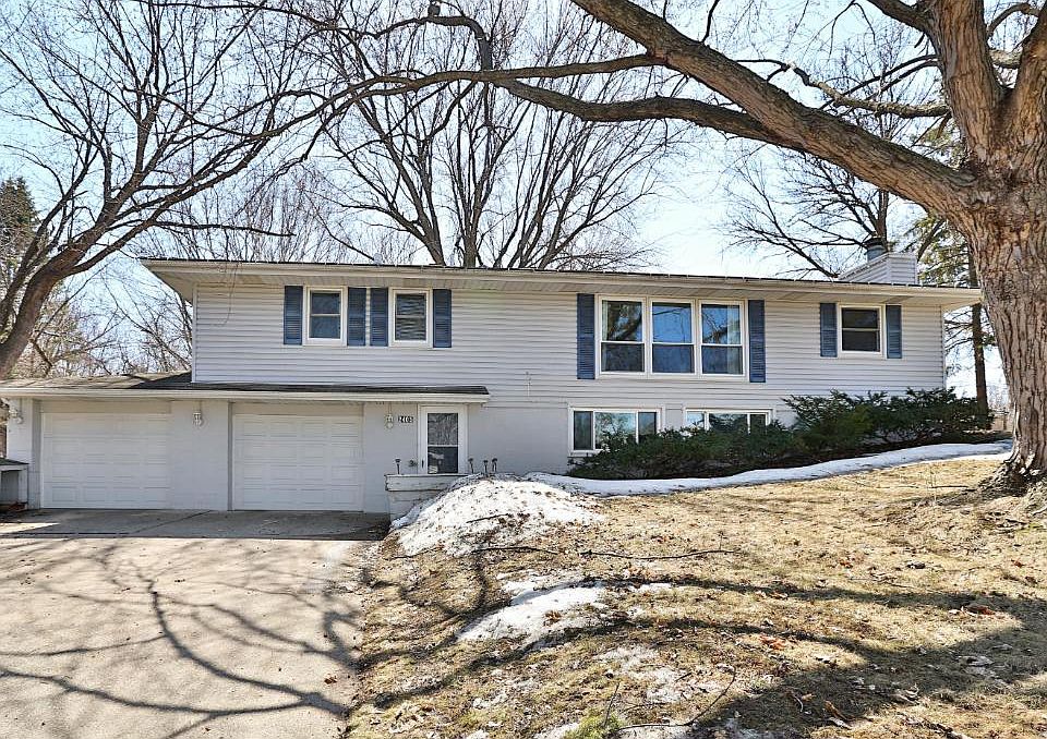 1st image of 2405 W 139th St