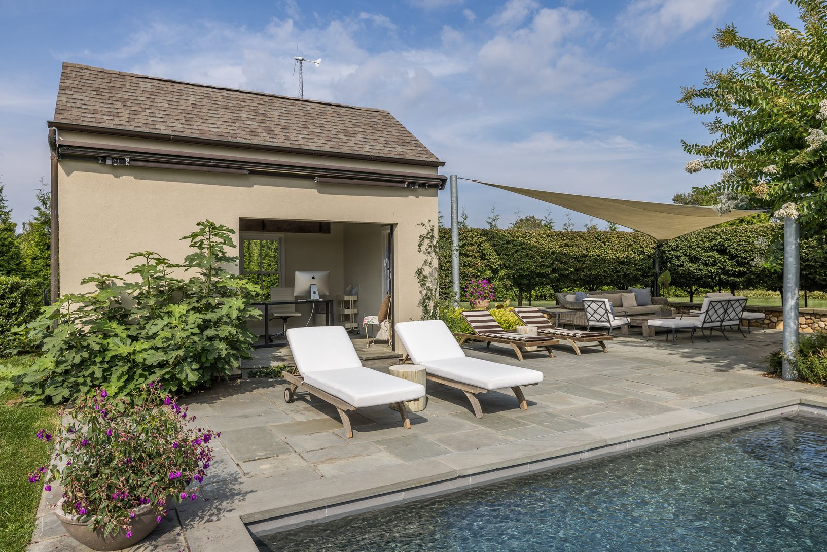  Pool house