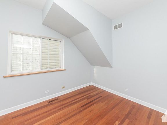 3rd image of 1840 N Fairfield Ave
