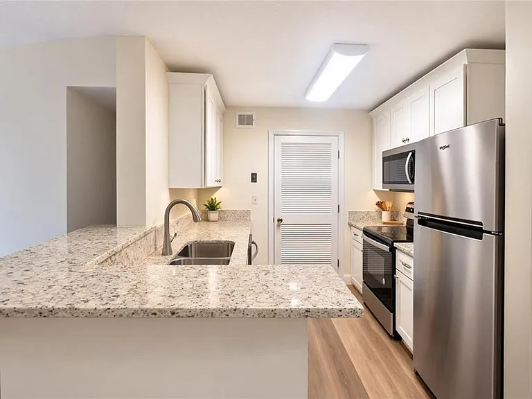 310 Granville Ct NE #1 — Photo 7