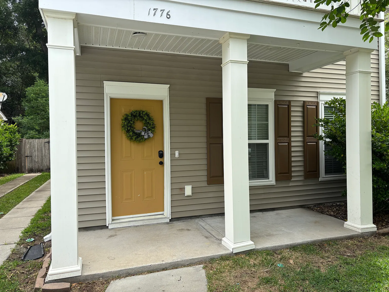 4 bed, 2.5 bath, 2141 sqft, $3,200 — Photo 3