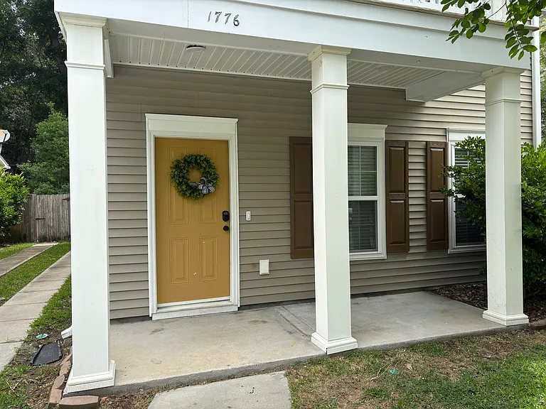 1776 Towne St — Photo 3