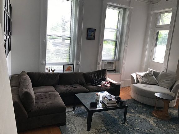 2nd image of 1800 N Clark St #1