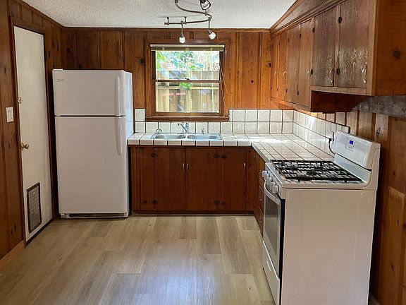4th image of 150 Grove St Cabin 5