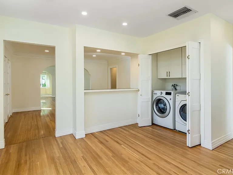 1094 S Plymouth Blvd — Photo 11