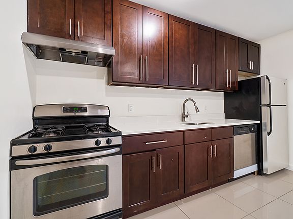 2nd image of 415 Gates Ave APT 2R