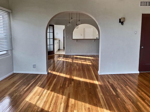 4th image of 545 1/2 N Vista St