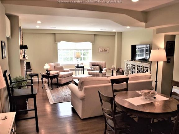 4th image of 1570 Kanawha Blvd E #202-202-20