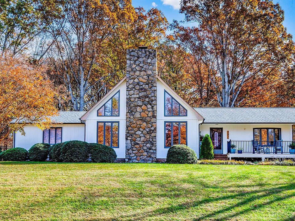1st image of 2656 Fines Creek Dr