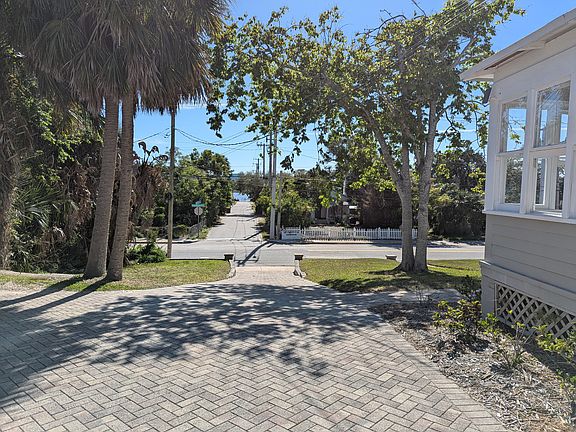 5th image of 127 S Peninsula Dr #1