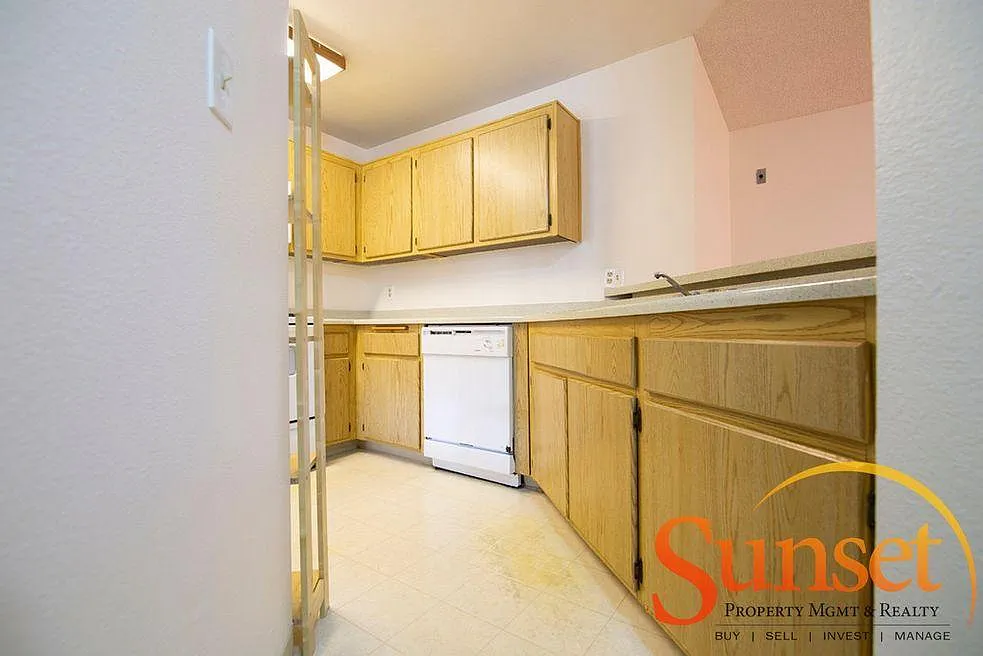 2 bed, 1037 sqft, $3,395 — Photo 2