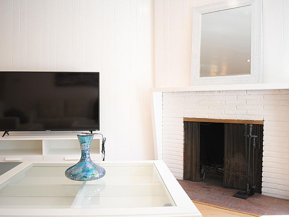 5th image of 938 6th St APT 4