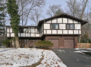 11 Lomond Avenue, Chestnut Ridge, NY 10977