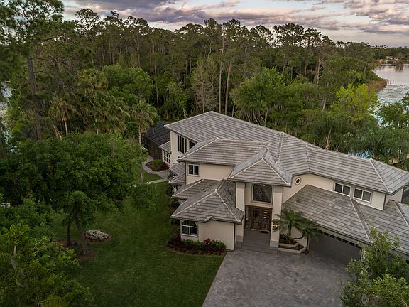 3rd image of 8660 Amber Oak Ct