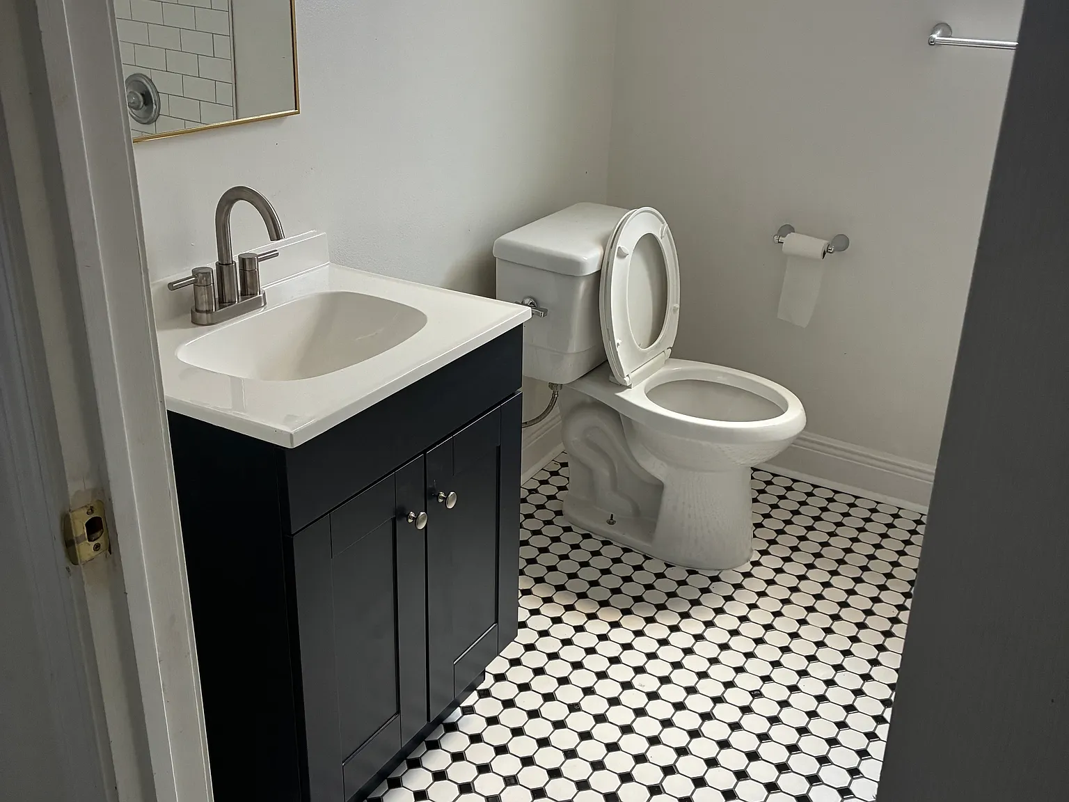 2 bed, 900 sqft, $1,500 — Photo 4
