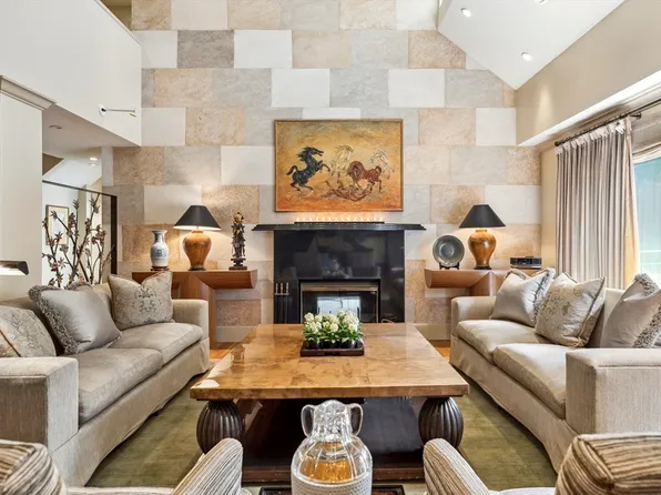 206 Allandale Rd APT 3C, Chestnut Hill, MA 02467