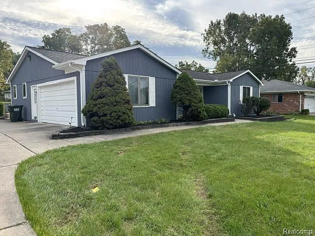 3 bed, 2.5 bath, 2510 sqft, $2,395 — Photo 1